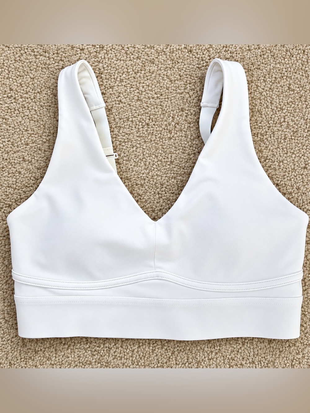 Fabletics White V-Neck Sports Bra – Size Medium